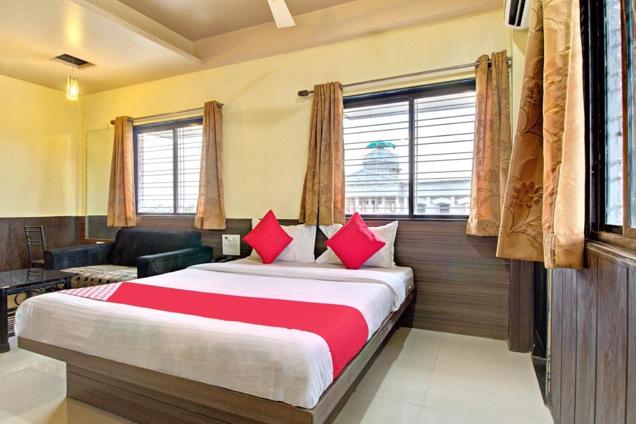 Oyo Slp013 Savan And Sapna Lodging Otel Solapur Dış mekan fotoğraf